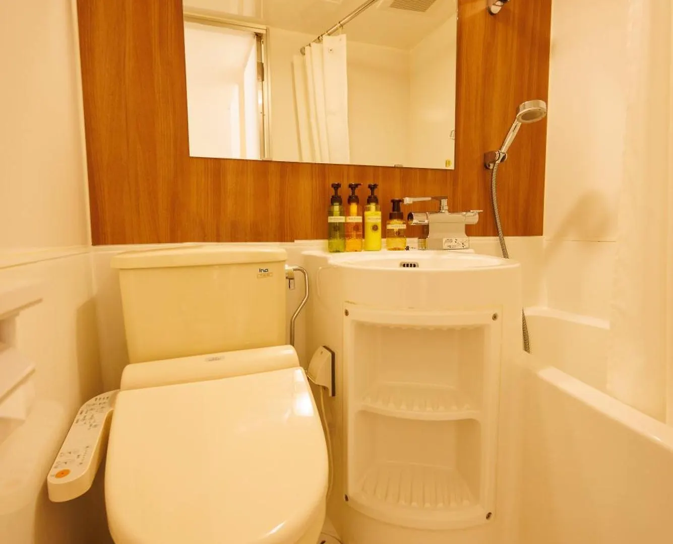 Floral Hotel East Shinsaibashi 大阪市 4*,